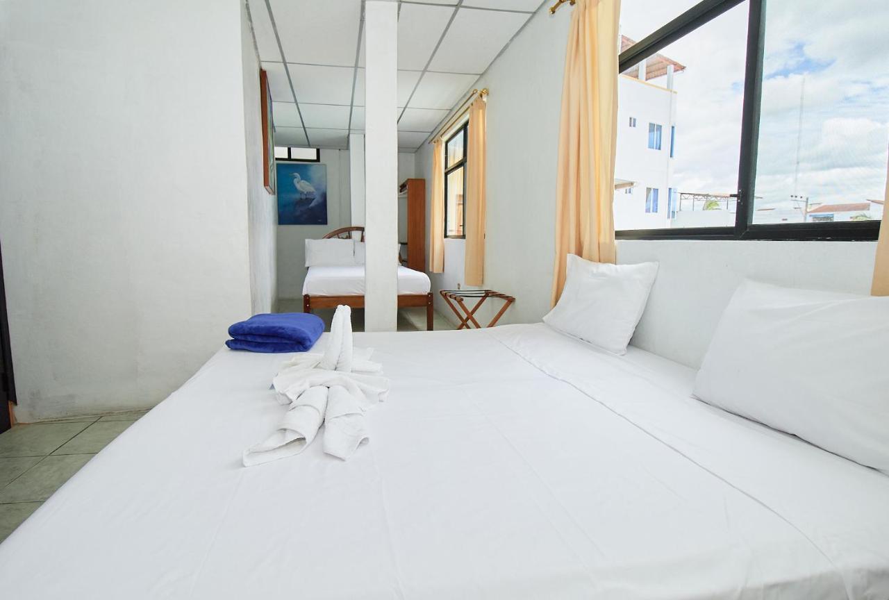 Hostal Gardner Vandrehjem Puerto Ayora  Eksteriør billede