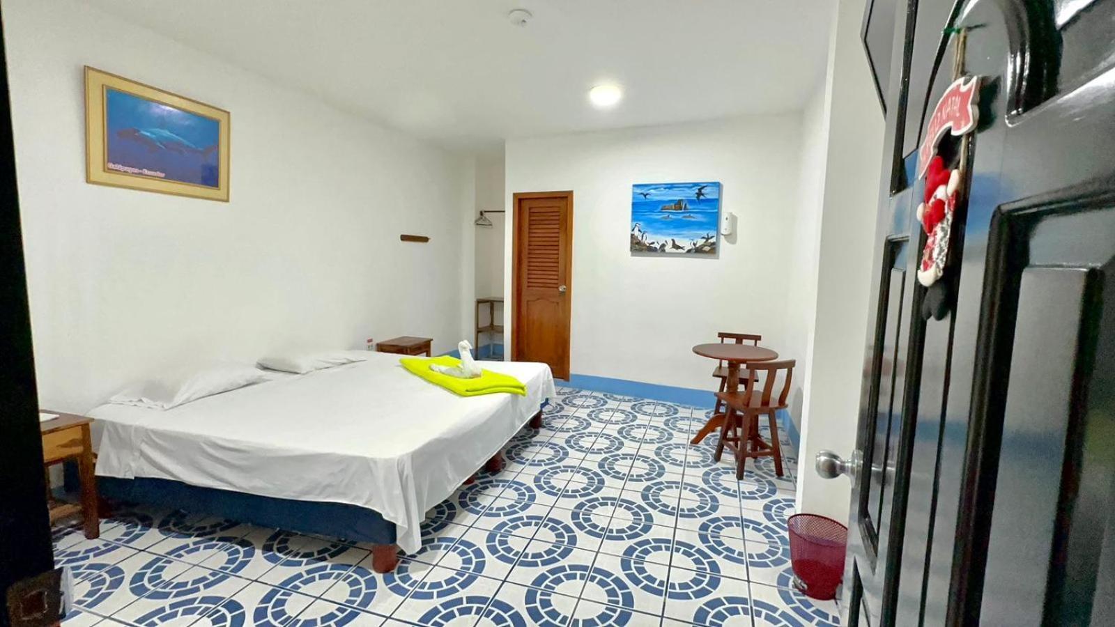 Hostal Gardner Vandrehjem Puerto Ayora  Eksteriør billede