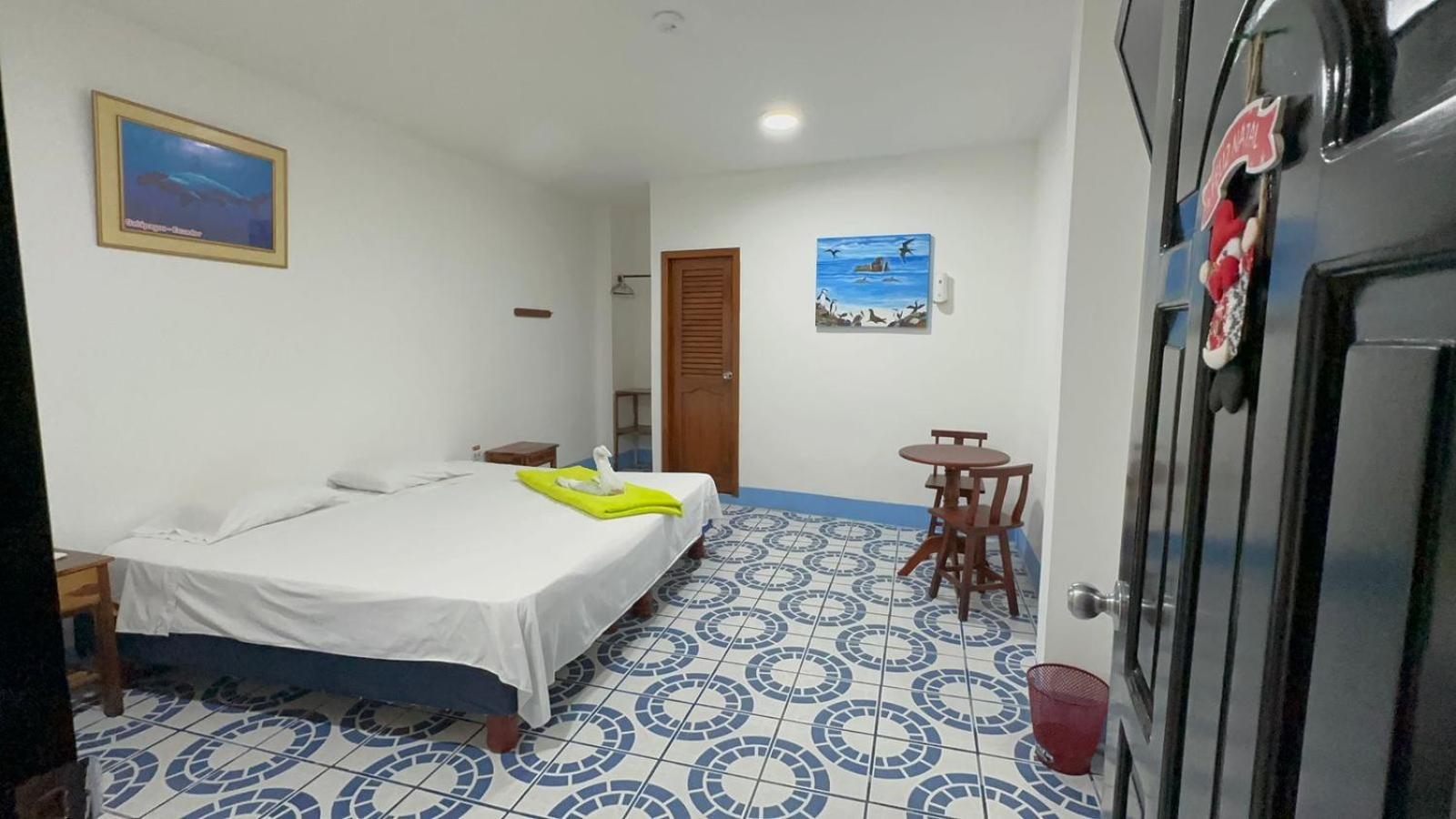 Hostal Gardner Vandrehjem Puerto Ayora  Eksteriør billede