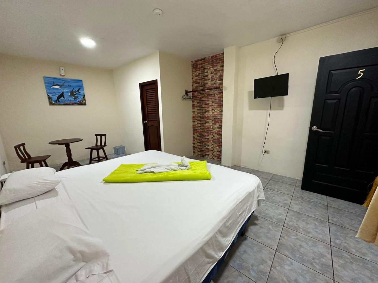 Hostal Gardner Vandrehjem Puerto Ayora  Eksteriør billede